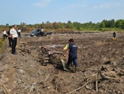 Warga Binaan Lapas Pangkalpinang Berkarya Lewat Cetak Sawah di Kelurahan Binaan